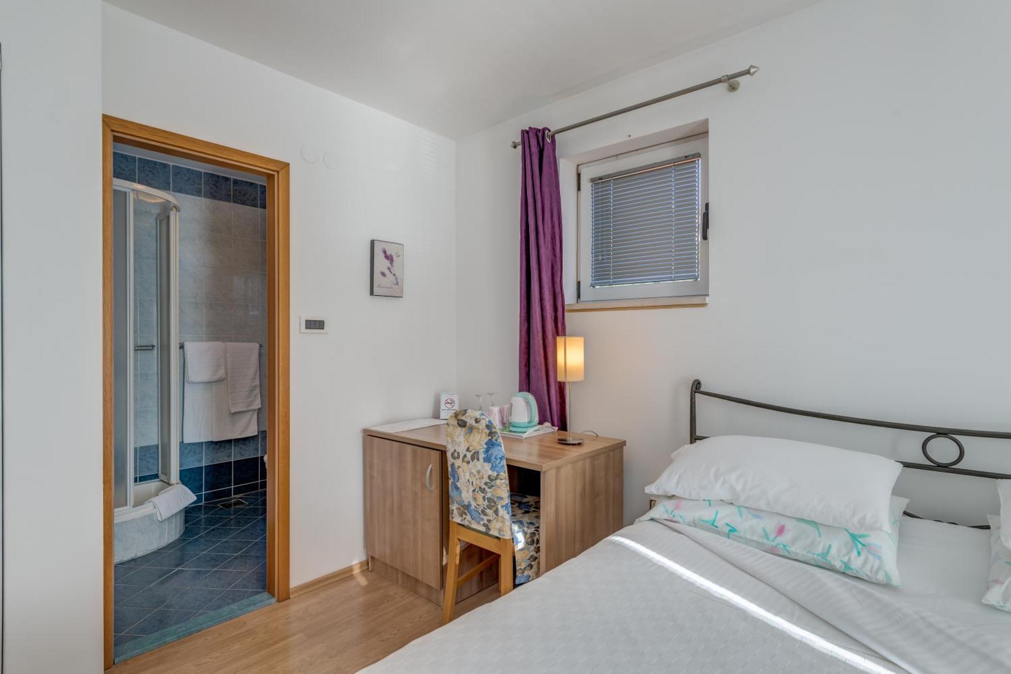 Pink Inn Podstrana Dış mekan fotoğraf